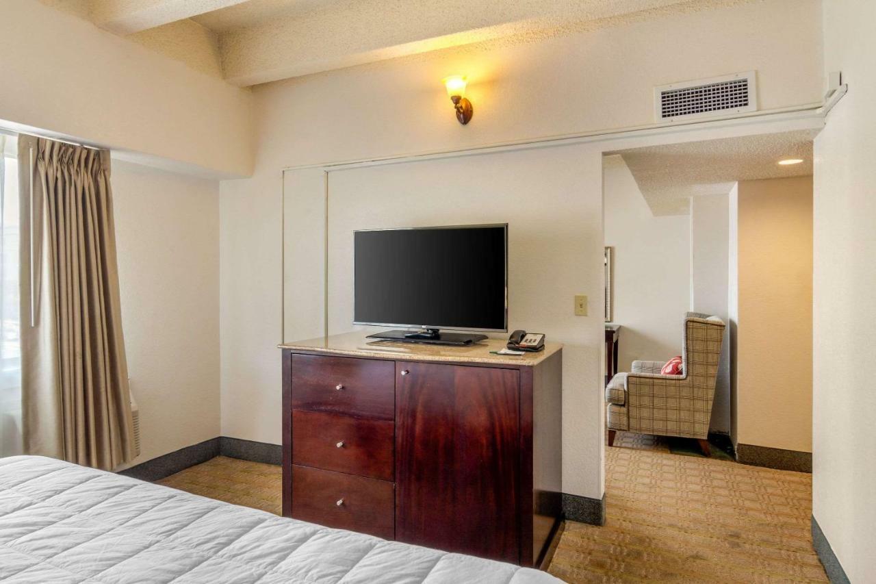At The Highland Downtown Hotel DEN